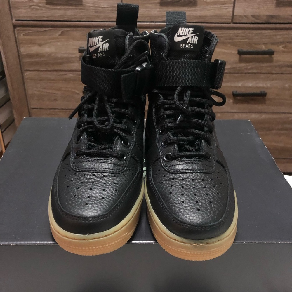 Women Nike AF1 Mid